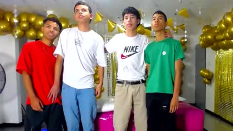 Snapshot of benz_boys chatting on 01/09/25, 12:19 benz boys online show from 01/09/25, 12:19