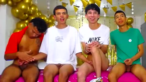 Snapshot of benz_boys chatting on 01/09/25, 03:23 benz boys online show from 01/09/25, 03:23