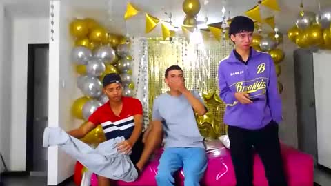 Snapshot of benz_boys chatting on 01/16/25, 12:09 benz boys online show from 01/16/25, 12:09