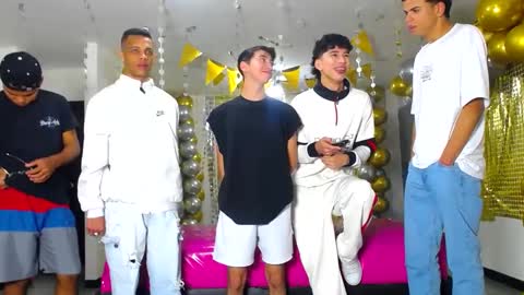 Snapshot of benz_boys chatting on 01/23/25, 12:30 benz boys online show from 01/23/25, 12:30