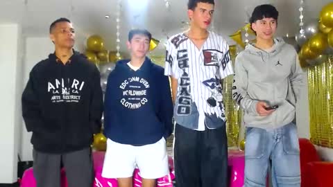 Snapshot of benz_boys chatting on 01/24/25, 12:10 benz boys online show from 01/24/25, 12:10