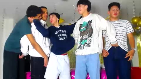 Snapshot of benz_boys chatting on 01/27/25, 12:16 benz boys online show from 01/27/25, 12:16