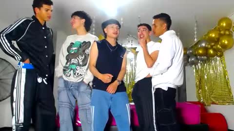 Snapshot of benz_boys chatting on 02/02/25, 12:13 benz boys online show from 02/02/25, 12:13