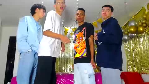 Snapshot of benz_boys chatting on 02/04/25, 12:11 benz boys online show from 02/04/25, 12:11