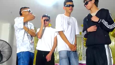 Snapshot of benz_boys chatting on 02/16/25, 12:10 benz boys online show from 02/16/25, 12:10