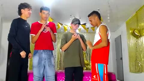 Snapshot of benz_boys chatting on 02/20/25, 12:15 benz boys online show from 02/20/25, 12:15