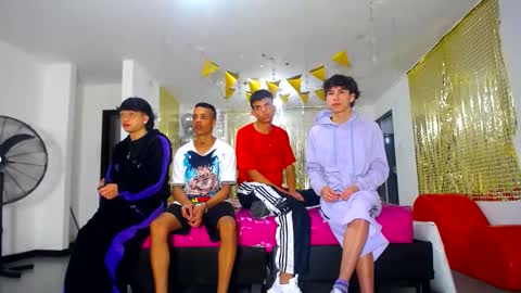 Snapshot of benz_boys chatting on 02/24/25, 12:16 benz boys online show from 02/24/25, 12:16