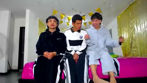 Snapshot of benz_boys chatting on 03/01/25, 12:12 benz boys online show from 03/01/25, 12:12