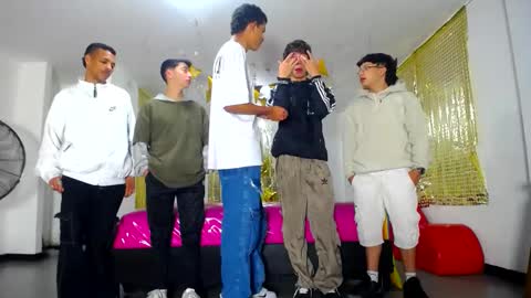 Snapshot of benz_boys chatting on 03/03/25, 12:48 benz boys online show from 03/03/25, 12:48