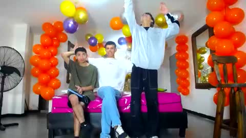 Snapshot of benz_boys chatting on 03/09/25, 12:09 benz boys online show from 03/09/25, 12:09