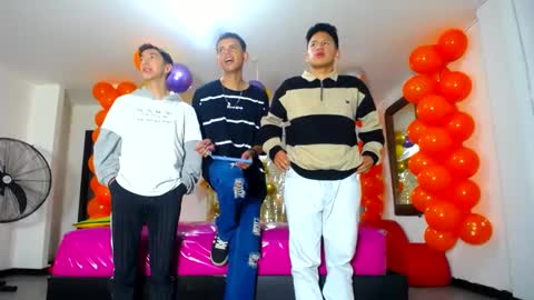 Snapshot of benz_boys chatting on 03/11/25, 12:06 benz boys online show from 03/11/25, 12:06