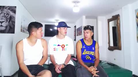 Snapshot of benz_boys chatting on 09/12/25, 12:27 benz boys online show from 09/12/25, 12:27