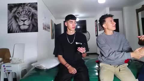 Snapshot of benz_boys chatting on 09/17/25, 11:34 benz boys online show from 09/17/25, 11:34