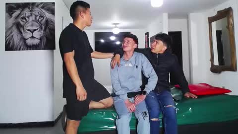 Snapshot of benz_boys chatting on 09/18/25, 11:34 benz boys online show from 09/18/25, 11:34