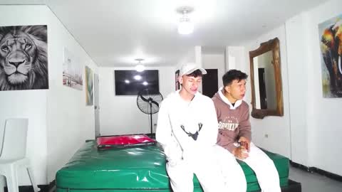 Snapshot of benz_boys chatting on 09/19/25, 11:33 benz boys online show from 09/19/25, 11:33