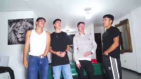 Snapshot of benz_boys chatting on 09/21/25, 11:45 benz boys online show from 09/21/25, 11:45