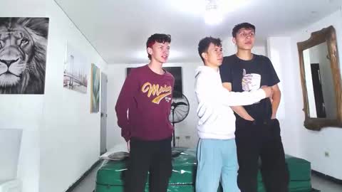 Snapshot of benz_boys chatting on 10/08/25, 12:03 benz boys online show from 10/08/25, 12:03