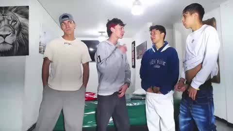 Snapshot of benz_boys chatting on 10/16/25, 12:06 benz boys online show from 10/16/25, 12:06