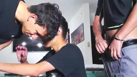 Snapshot of benz_boys chatting on 10/19/25, 12:17 benz boys online show from 10/19/25, 12:17