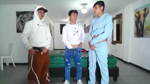 Snapshot of benz_boys chatting on 10/31/25, 11:44 benz boys online show from 10/31/25, 11:44