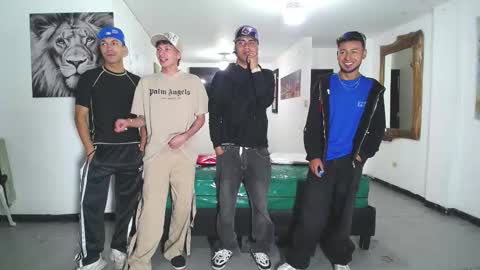 Snapshot of benz_boys chatting on 11/04/25, 11:42 benz boys online show from 11/04/25, 11:42