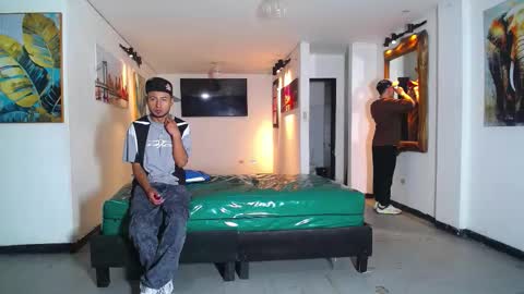 Snapshot of benz_boys chatting on 11/16/25, 12:33 benz boys online show from 11/16/25, 12:33