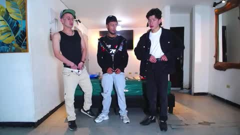 Snapshot of benz_boys chatting on 11/17/25, 12:00 benz boys online show from 11/17/25, 12:00