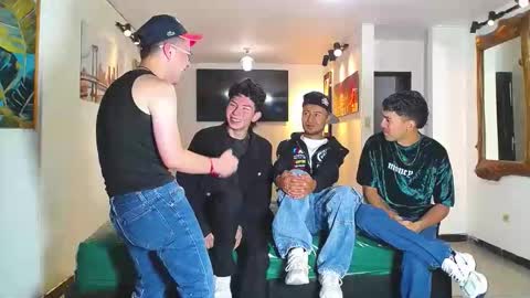 Snapshot of benz_boys chatting on 11/22/25, 11:53 benz boys online show from 11/22/25, 11:53