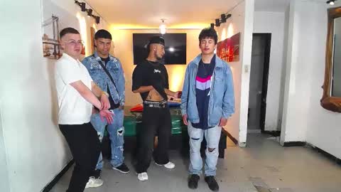 Snapshot of benz_boys chatting on 11/29/25, 10:35 benz boys online show from 11/29/25, 10:35