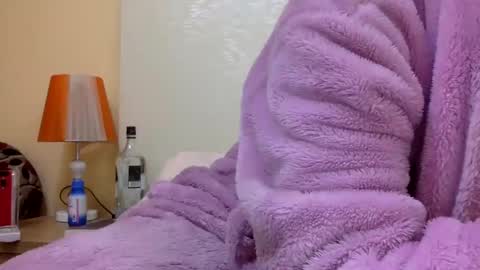 Snapshot of bermudatriangle12 chatting on 02/18/25, 07:21 tixxie online show from 02/18/25, 07:21