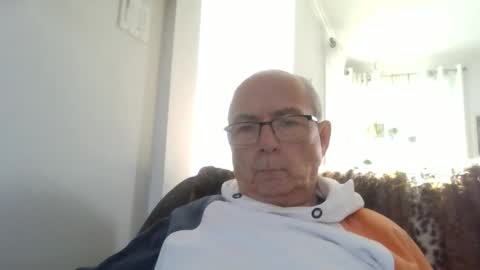 bernard1102 online show from 12/20/25, 04:14