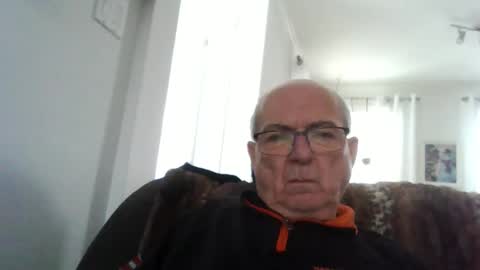 bernard1102 online show from 12/21/25, 02:35