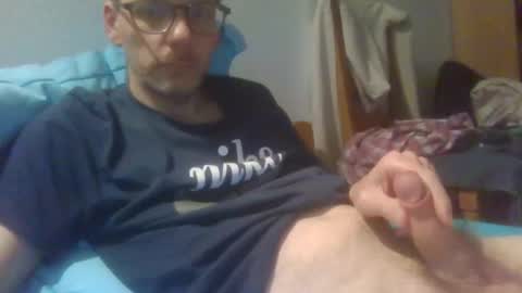 Snapshot of bernie484237 chatting on 05/19/26, 02:01 Bernie online show from 05/19/26, 02:01