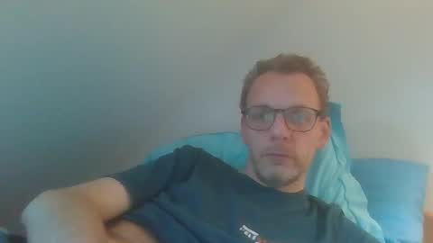 Snapshot of bernie484237 chatting on 06/02/26, 04:42 Bernie online show from 06/02/26, 04:42