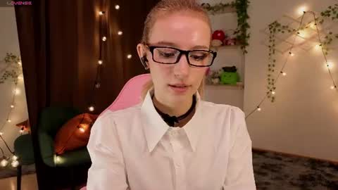 Hi Im NikaComing back online on Monday 3 online show from 06/17/26, 06:27