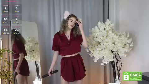 Snapshot of berry_bloom chatting on 09/23/25, 11:35 Aurora online show from 09/23/25, 11:35