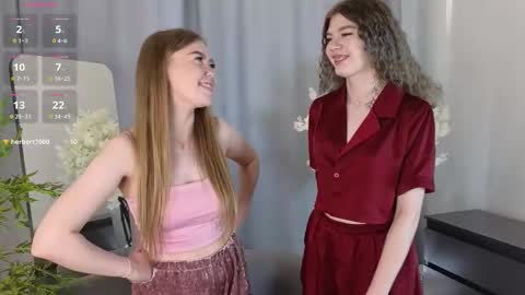 Snapshot of berry_bloom chatting on 10/09/25, 04:21 Aurora online show from 10/09/25, 04:21