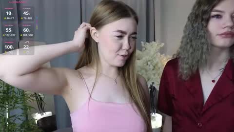 Snapshot of berry_bloom chatting on 10/21/25, 04:46 Aurora online show from 10/21/25, 04:46