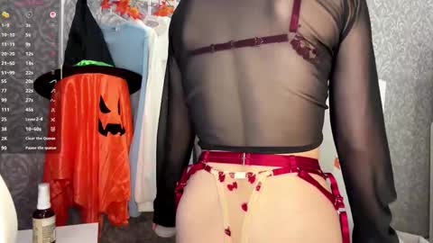 Sofia online show from 10/28/25, 05:11