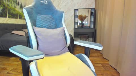 Snapshot of berry_lipsss chatting on 02/08/25, 11:12 Im Lola online show from 02/08/25, 11:12