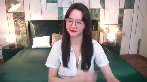 Snapshot of berrydiva chatting on 07/25/26, 06:44 Violette online show from 07/25/26, 06:44