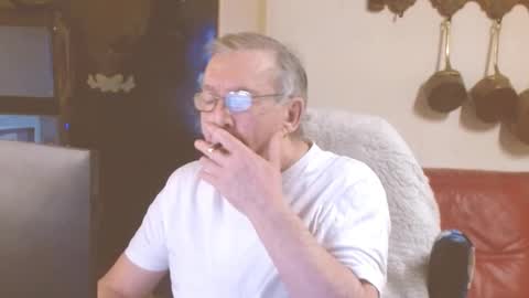 Snapshot of best127 chatting on 02/11/25, 12:06 jean online show from 02/11/25, 12:06