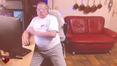 Snapshot of best127 chatting on 02/22/25, 08:53 jean online show from 02/22/25, 08:53