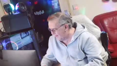 Snapshot of best127 chatting on 03/03/25, 08:21 jean online show from 03/03/25, 08:21