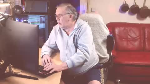 Snapshot of best127 chatting on 03/04/25, 09:00 jean online show from 03/04/25, 09:00