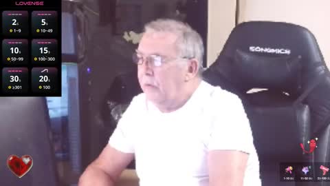 Snapshot of best127 chatting on 10/13/25, 11:43 jean online show from 10/13/25, 11:43