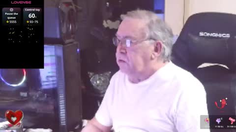 Snapshot of best127 chatting on 12/15/25, 10:47 jean online show from 12/15/25, 10:47