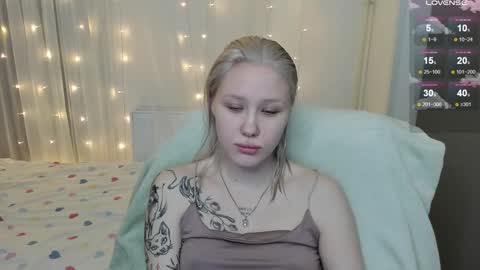 Snapshot of best_trip chatting on 01/30/25, 02:06 Danny and Kira online show from 01/30/25, 02:06