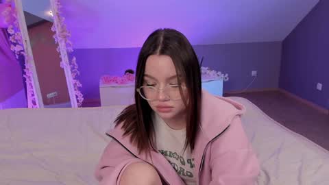 Snapshot of best_trip chatting on 02/02/25, 11:42 Danny and Kira online show from 02/02/25, 11:42