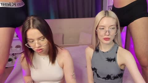 Snapshot of best_trip chatting on 02/03/25, 11:26 Danny and Kira online show from 02/03/25, 11:26